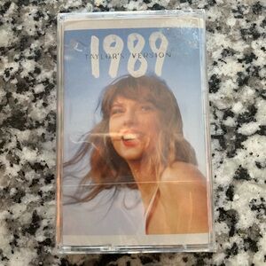 SEALED Taylor Swift 1989 Pink Blue Cassette